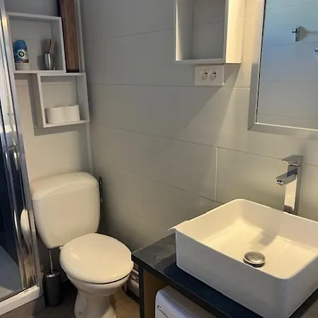 T2 Renove, Parking Prive, Proche Et Commerces, Ideal Deplacement A Pied - Fr-1-749-56 * Agde