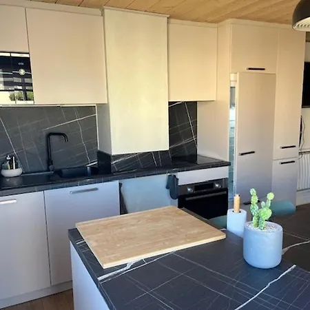 T2 Renove, Parking Prive, Proche Et Commerces, Ideal Deplacement A Pied - Fr-1-749-56 아파트 *